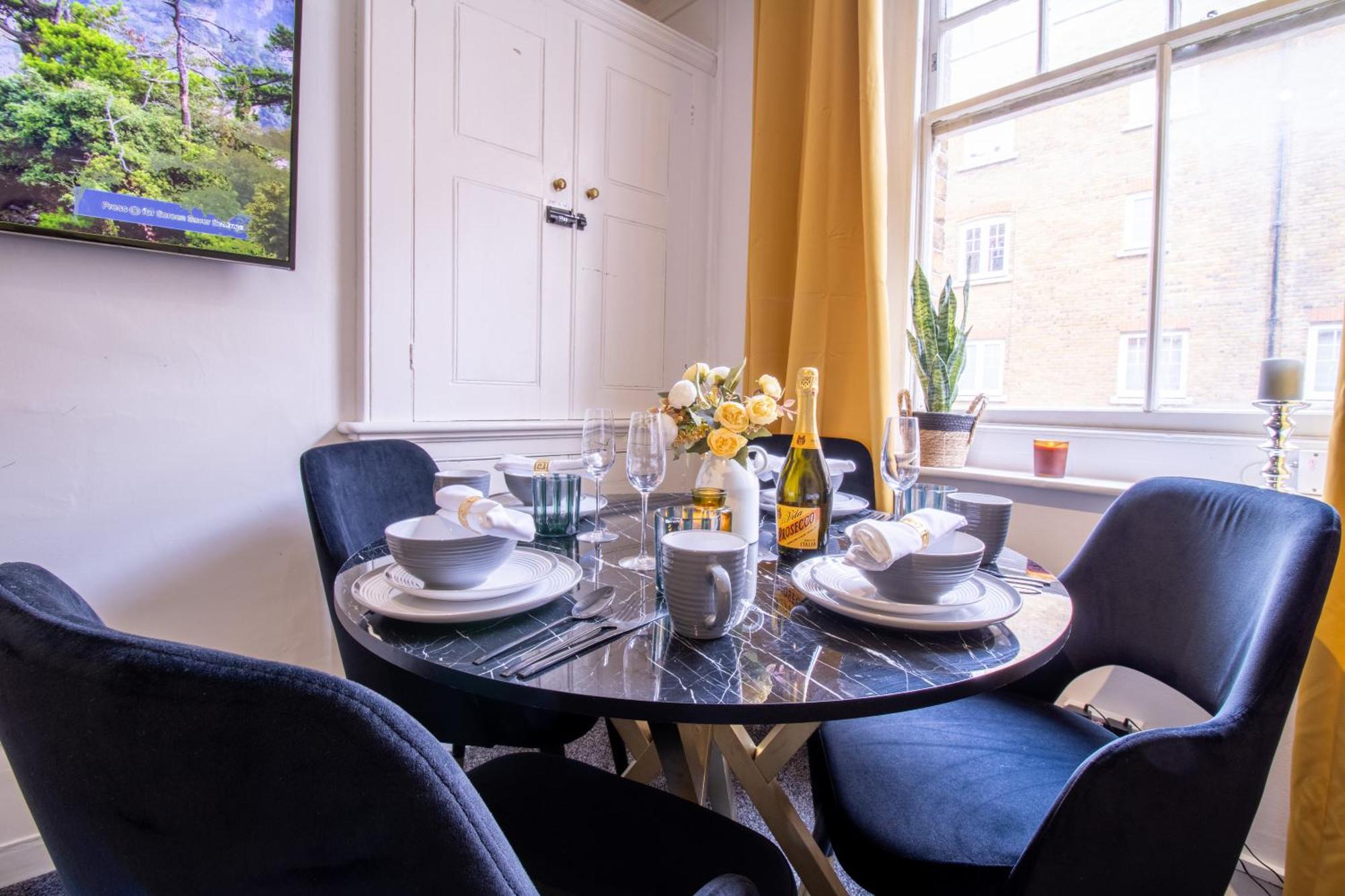 Chic Urban Retreat 1 Bedroom Gem In Covent Garden Лондон Экстерьер фото